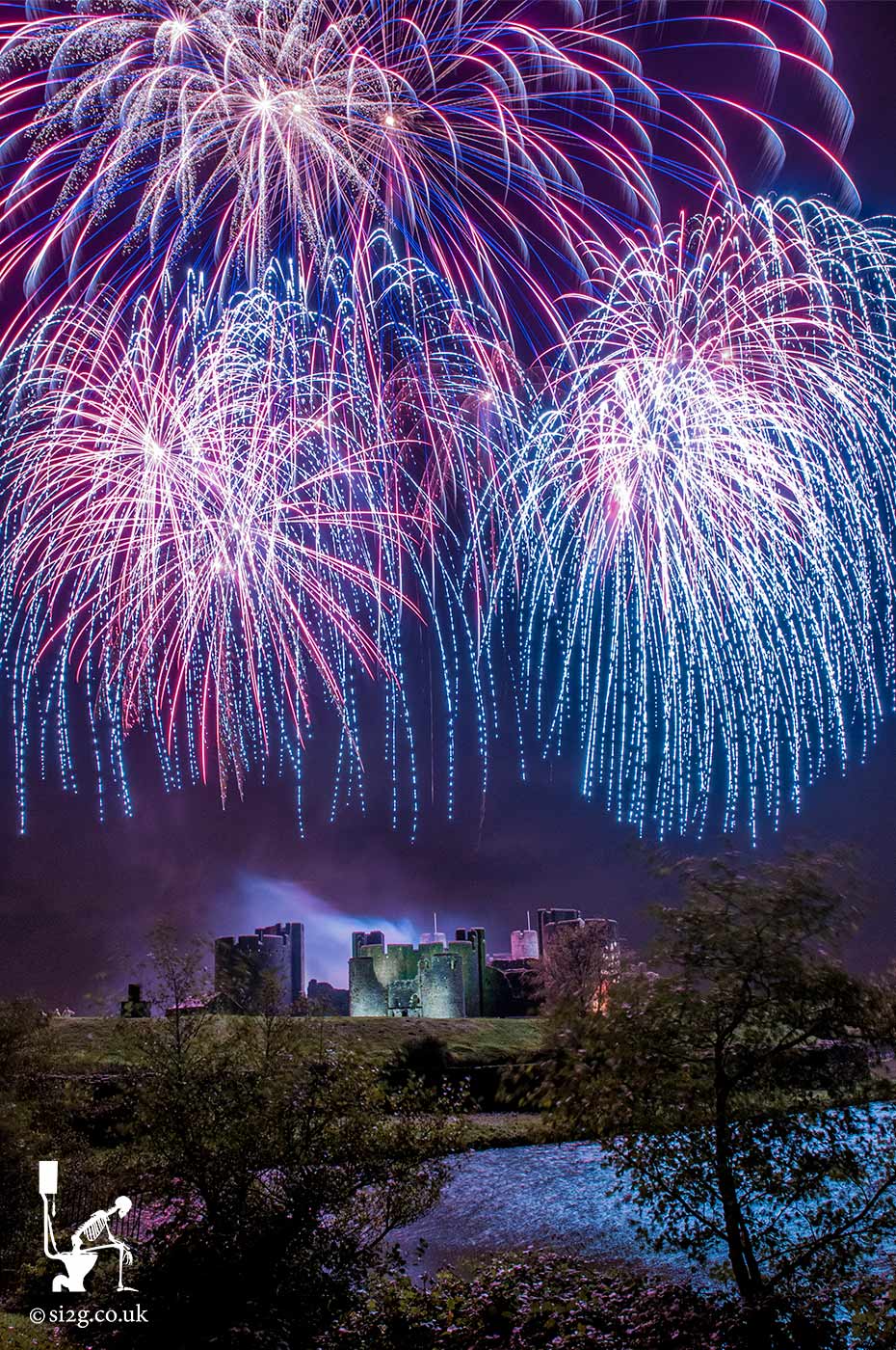 Caerphilly Castle Fireworks Display - Tourism photos of South Wales